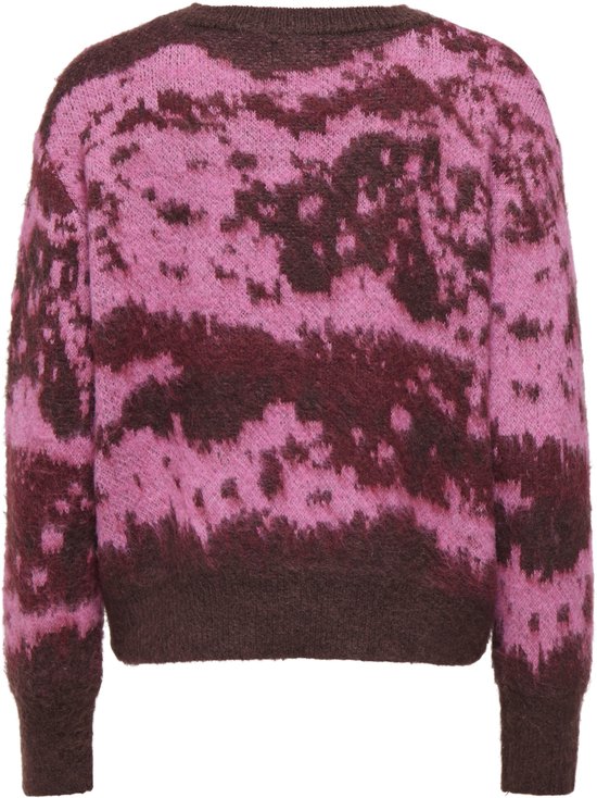 Achterkant van een roze trui met bruine tie-dye print.