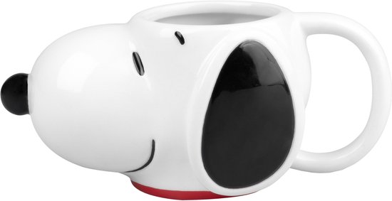 Tasse Snoopy blanche avec bord rouge, oreilles, nez et yeux noirs.