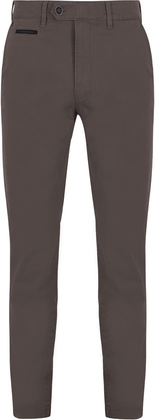 Voorkant van een donkergrijze chino met rits- en knoopsluiting, een klein zakje met zwarte bies links en steekzakken.