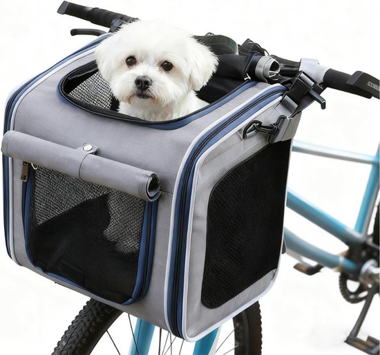 Panier à vélo gris pour chien avec panneaux en maille, chien blanc sur vélo bleu.