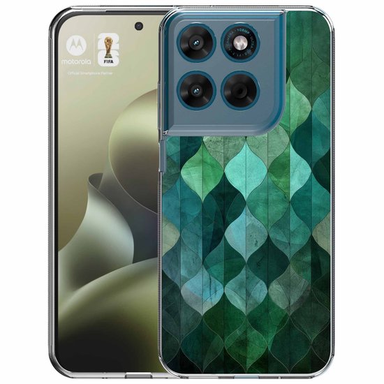 Smartphone in transparant hoesje met groen bladerenpatroon, toont cameramodule op de achterkant en FIFA-logo op scherm.