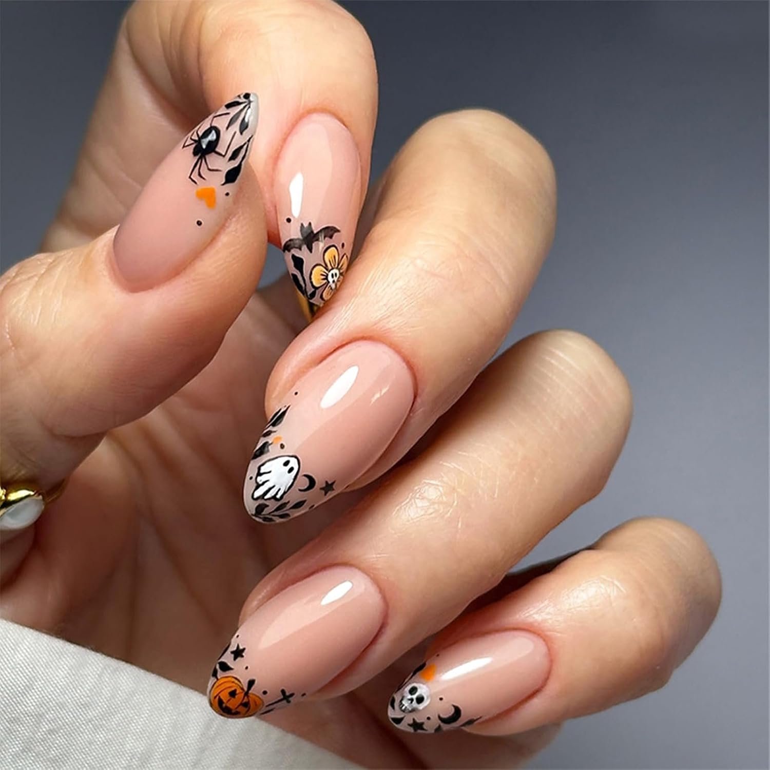 24 stuks Halloween nagels om op te plakken, amandel, nude roze kunstnagels