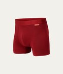 Donkerrode boxershort met een elastische tailleband voorzien van het Undiemeister-label.