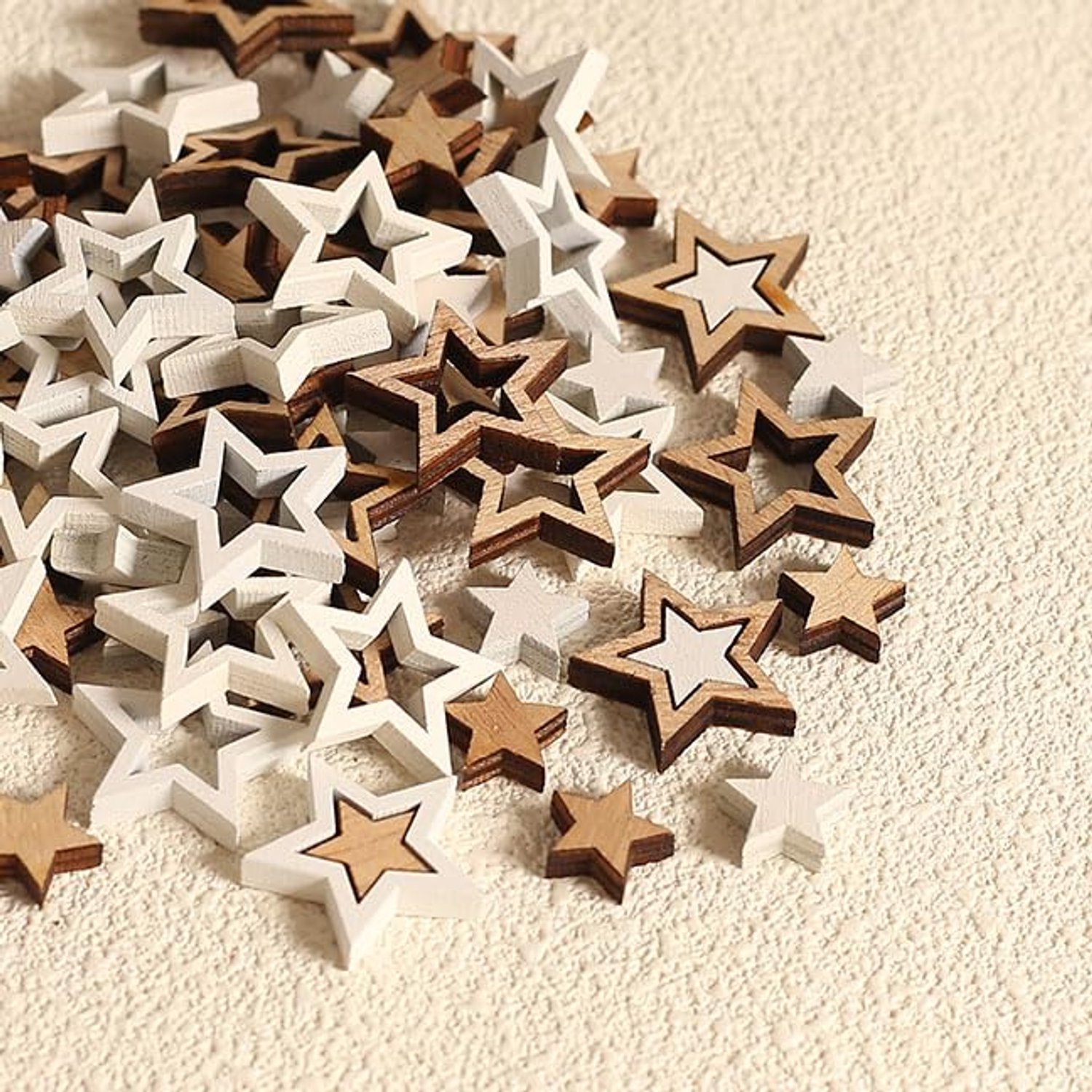 Famanu Houten sterren set van 72 stuks voor knutselen en decoratie, confetti sterren voor tafeldecoratie en kerstversiering, ideaal voor feestelijke gelegenheden wit