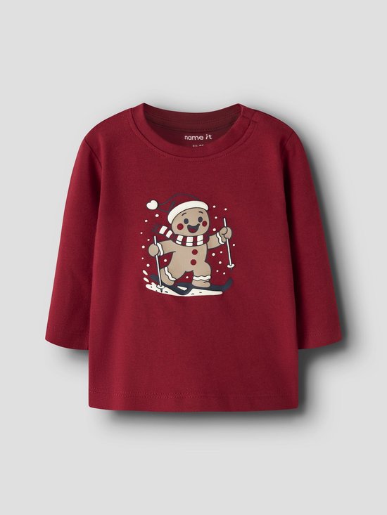 Bordeauxrood shirt met lange mouwen, opdruk van een skiënd peperkoekmannetje en 'name it' label.