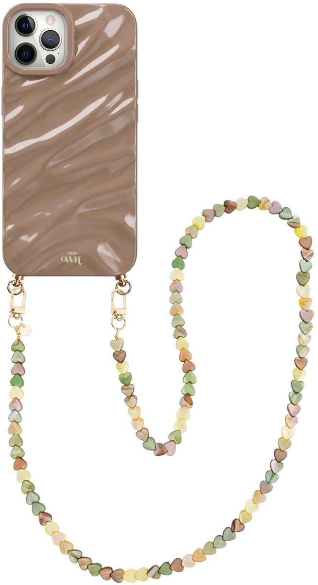 xoxo Wildhearts Taupe Glaze telefoonhoesje met koord - geschikt voor iPhone 12 Pro Max - Shell Hearts Olives (lang koord) - Dream hoesje met telefoonkoord - Glimmende silicone case met plooien - Hartjesketting - Groen - Beige