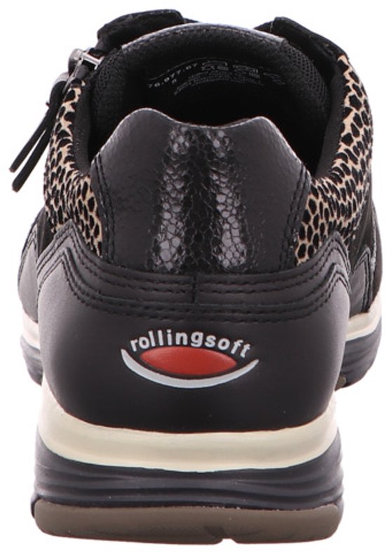 Achterzijde van zwarte dames sneaker met luipaardprint detail en 'rollingsoft' logo op de hak.