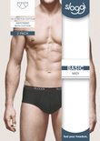 Model draagt zwarte Sloggi Basic Midi slip met 3D stretch katoenen tailleband. 2-pack.