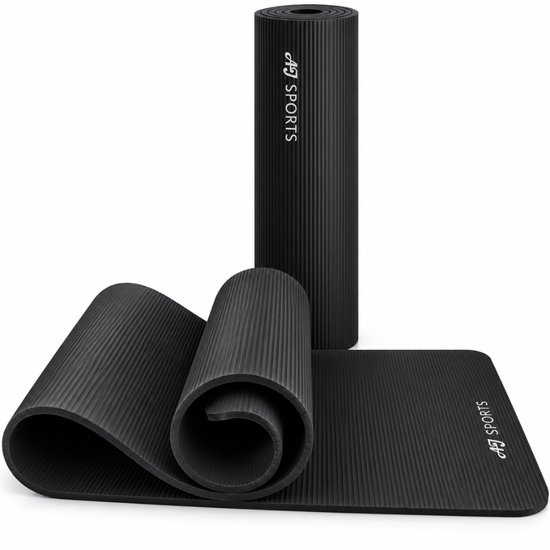 Zwarte AJ Sports yogamat met ribbelstructuur, getoond in zowel opgerolde als uitgerolde stand.