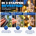 Stappenplan voor het bevestigen van zuignappen: schoonmaken, aandrukken en snoer plaatsen.