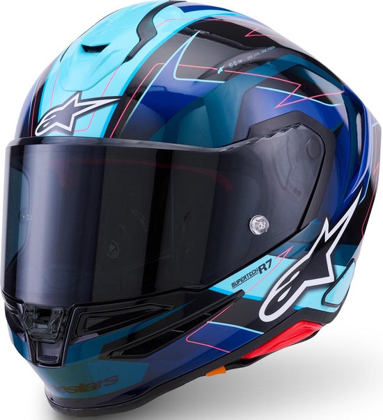 Diagonaal vooraanzicht Alpinestars Supertech R7 helm met blauw-zwart patroon, roze lijnen en donker vizier.