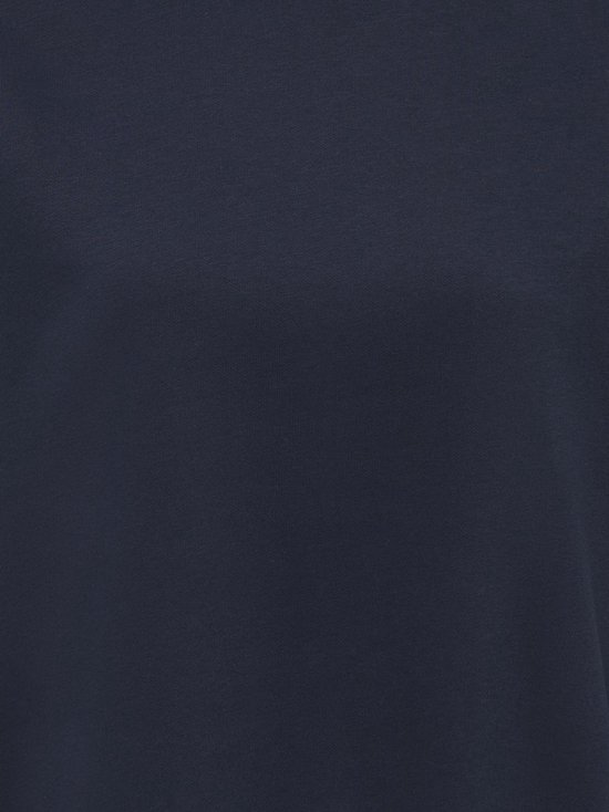 Detail van de stof van de donkerblauwe trui.