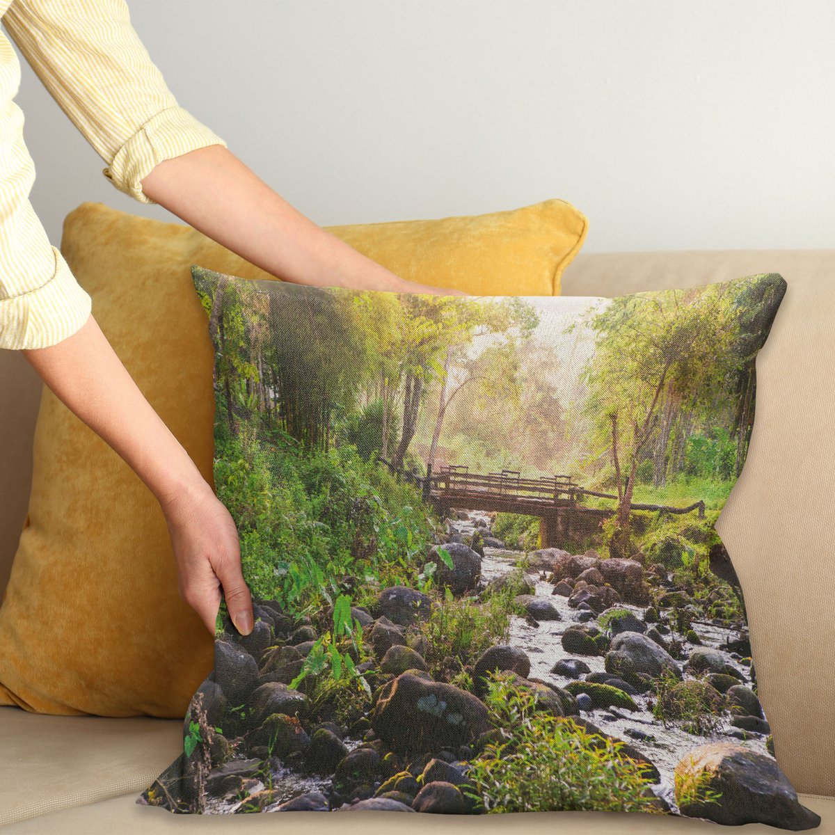 ABAKUHAUS Landschap Sierkussenhoes, Small Waterfall in Deep Bos Thailand Sunlight Morning Natuur Landschap, Decoratieve Vierkante Sierkussenhoes, 50 x 50 cm, Bruin Groen