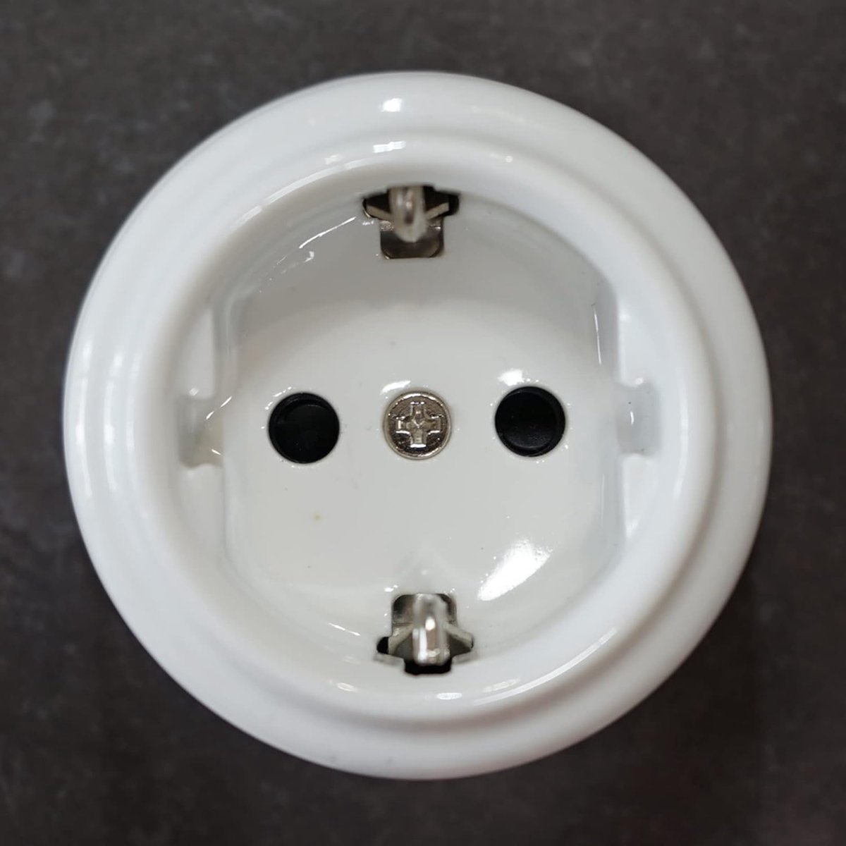 Schuko-stopcontact van porselein, wandcontactdoos met aarding, 240 V, 16 A
