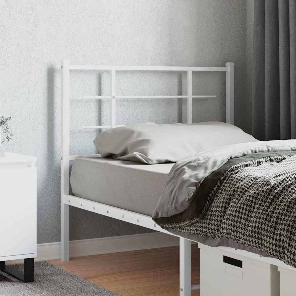 Vervangbaar hoofdeinde van wit 100 cm van gepoedercoat staal. Stijlvol design met sterke constructie voor robuustheid en stabiliteit. Ideale ondersteuning