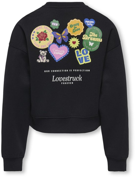 Zwarte trui met diverse patches en tekst achterop: 'OUR CONNECTION IS PERFECTION LOVESTRUCK FOREVER'.