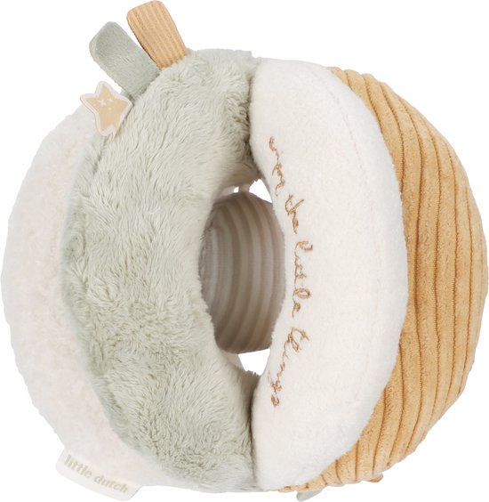 Grijpbal met zachte stoffen in crème, mosgroen en okergeel, met sterrenpatroon en labels.