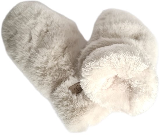 Een paar naturelkleurige, fluffy nepbont wanten met een bruin label en omgeslagen voering.