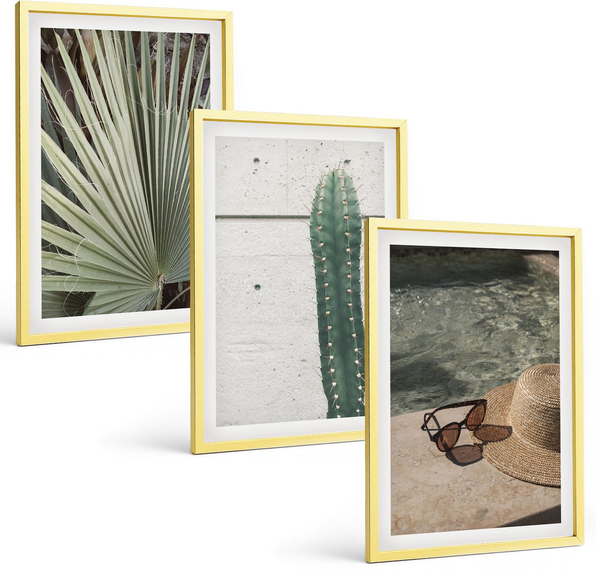 Coloray 3-Delige Schilderij Set - Tropische Planten En Vakantieaccessoires Aan Het Water - 40 x 40 cm En 40 x 60 cm - Muurdecoratie - Interieur Decoratie - Decoratieve Schilderijen