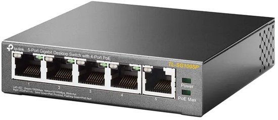 Zwarte TP-Link TL-SG1005P 5-poorts gigabit switch met 4 PoE-poorten, in perspectief getoond.