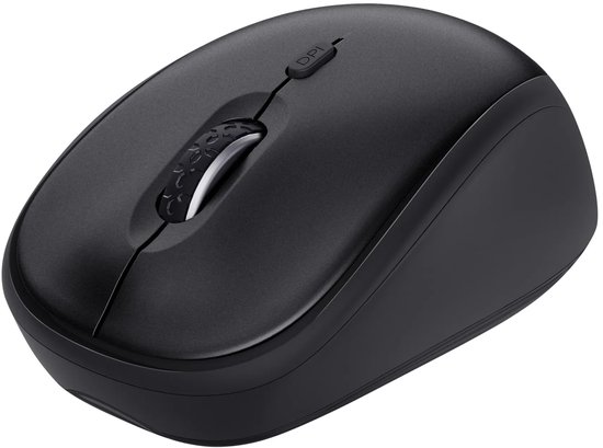 Zwarte draadloze Trust muis met ergonomische vorm, schuin aanzicht.