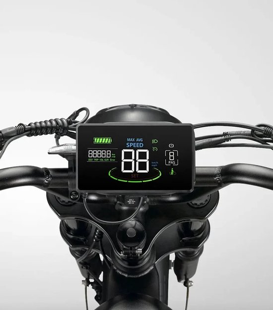Close-up van een e-bike stuur met een ingeschakeld HD LED-scherm dat snelheid, batterij en PAS-niveau toont.