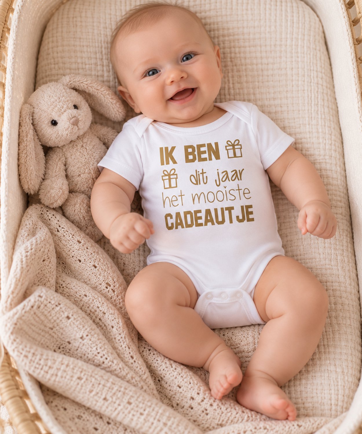 Baby romper met tekst-zwangerschap aankondiging | ik ben dit jaar het mooiste cadeautje | korte mouw | wit goud | maat 62/68 | geboorte kraamcadeau cadeau eerste Moederdag liefste mama Vaderdag papa