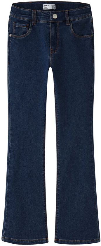 Donkerblauwe bootcut jeans met contrasterende stiksels en 'name it' label aan de binnenzijde.