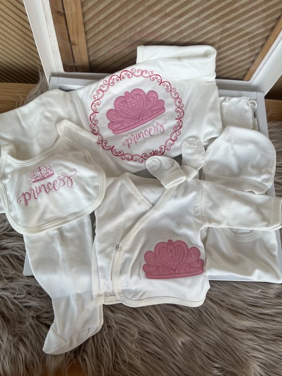 10 delige new born set met deken - luxe geschenkdoos - babyshower - kraam cadeau - new born girl - wit roze - princess- prinsessen motief - 100 % katoen - anti allergisch - natural -0 tem 4 maanden — afbeelding 2