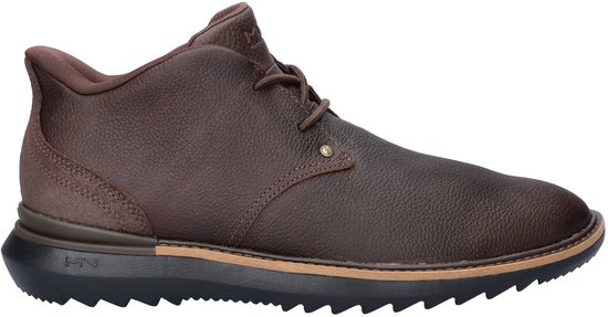 Bruine leren veterboot met suède accenten en een dikke profielzool.