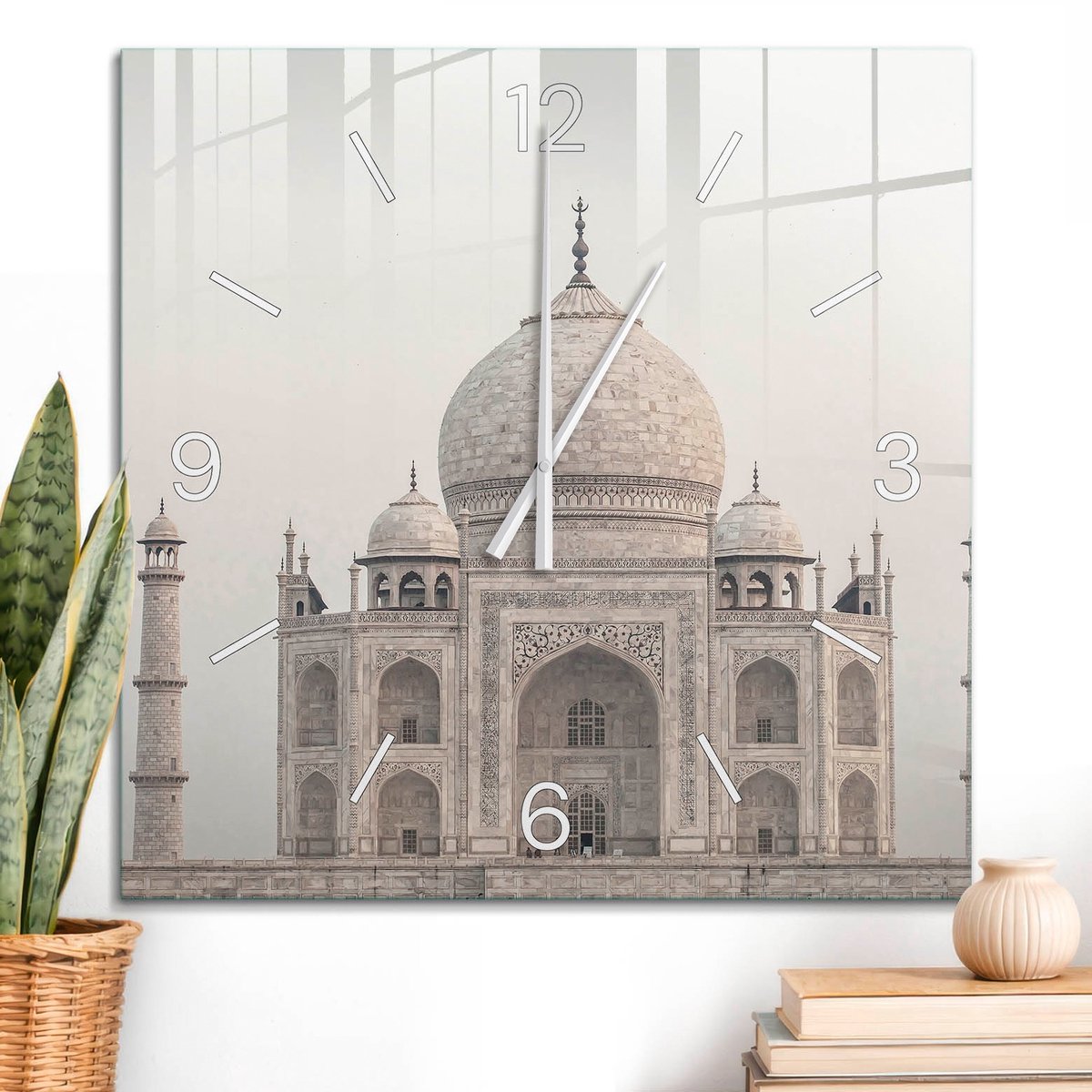 ArtPrintCave Beige Glazen Klok - 60x60 cm - Wandklok Vierkant - De Elegantie Van Architectuur Wandklok Keuken - Kunst Unieke Klok - Witte Klokwijzers