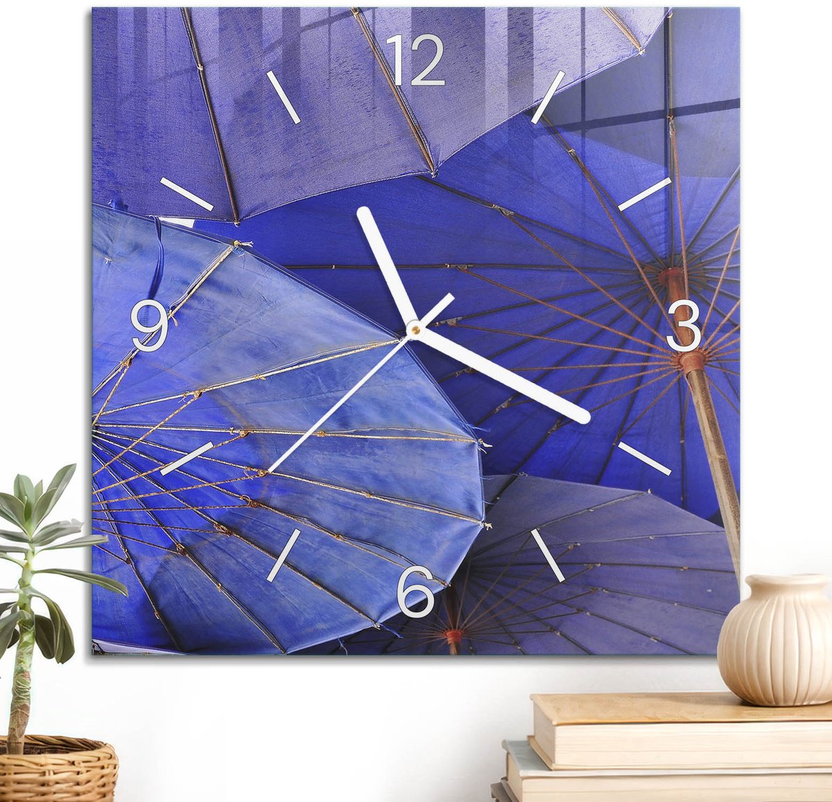 ArtPrintCave Blauw Glazen Klok - 30x30 cm - Wandklok Vierkant - Blauwe Paraplu'S Wandklok Keuken - Achtergronden En Patronen Unieke Klok - Witte Klokwijzers