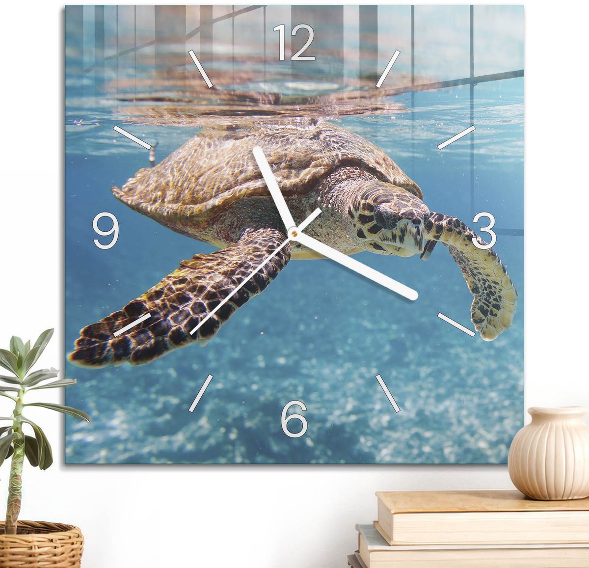 ArtPrintCave Blauw Glazen Klok - 30x30 cm - Wandklok Vierkant - Zeeschildpad Stille Wandklok - Natuur Wandklok Keuken - Witte Klokwijzers
