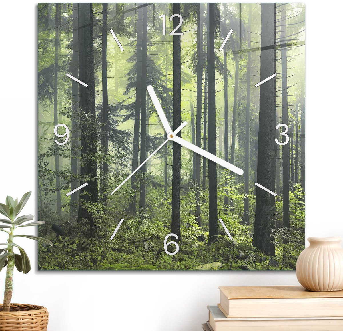 ArtPrintCave Groene Glazen Klok - 30x30 cm - Wandklok Vierkant - Groen Bos Unieke Klok - Landschappen Stille Wandklok - Witte Klokwijzers
