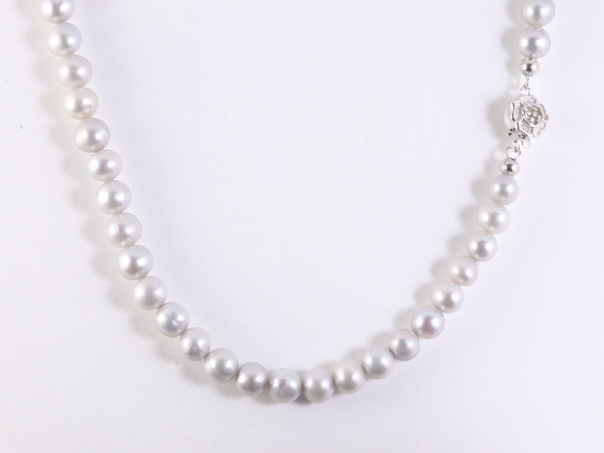 Collier van natuurlijke grijze zoetwaterparels en zilveren sluiting - 46 cm / ø 6 mm.
