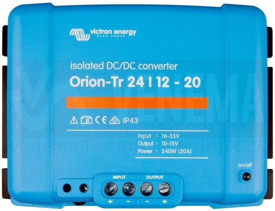 Blauwe Victron Orion-Tr 24/12-20 geïsoleerde DC/DC-omvormer met 240W vermogen en aan/uit-schakelaar.