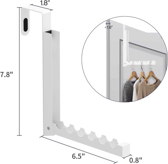 Witte, opvouwbare over-de-deur kledinghanger met afmetingen: 7.8" hoogte, 1.8" breedte, 6.5" lengte, 0.8" dikte. Met kleding erin.