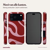 Bordeauxrood en roze telefoonhoesje met golvend patroon, getoond vanaf meerdere kanten.