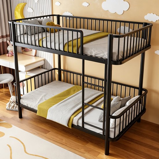 Zwart metalen stapelbed in een kinderkamer met mosterdgeel beddengoed en witte wolk-muurdecoraties.