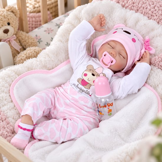 LotaHome - Reborn Baby Pop - Levensecht en Handgemaakt - Slapende Baby Pop - Voor Kleine Kinderen, Dementie en Eenzaamheid - Inclusief Diverse Accessoires - Met Haar - Babypop - 55cm — cadeau in Spellen & Speelgoed - foto 3