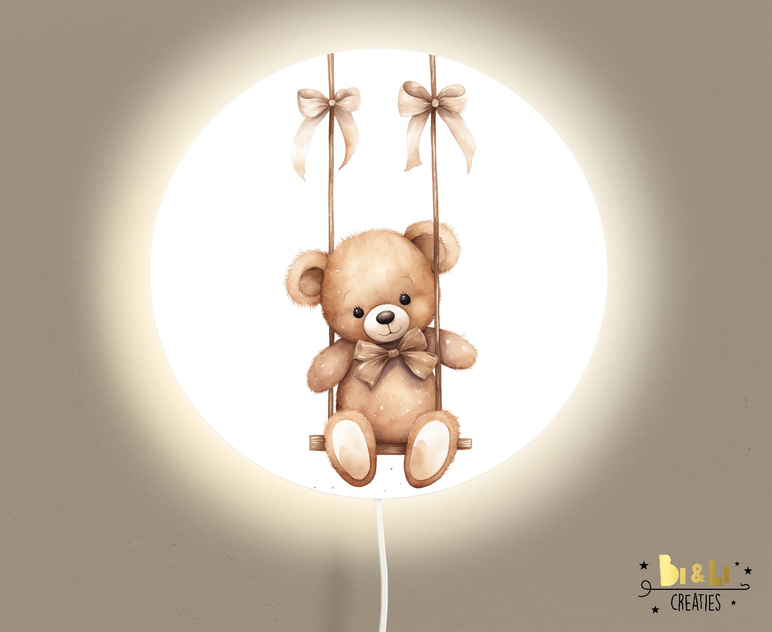 Wandlamp rond beer op schommel-beer-lamp-sfeerverlichting-kinderkamerdecoratie-woonaccessoires