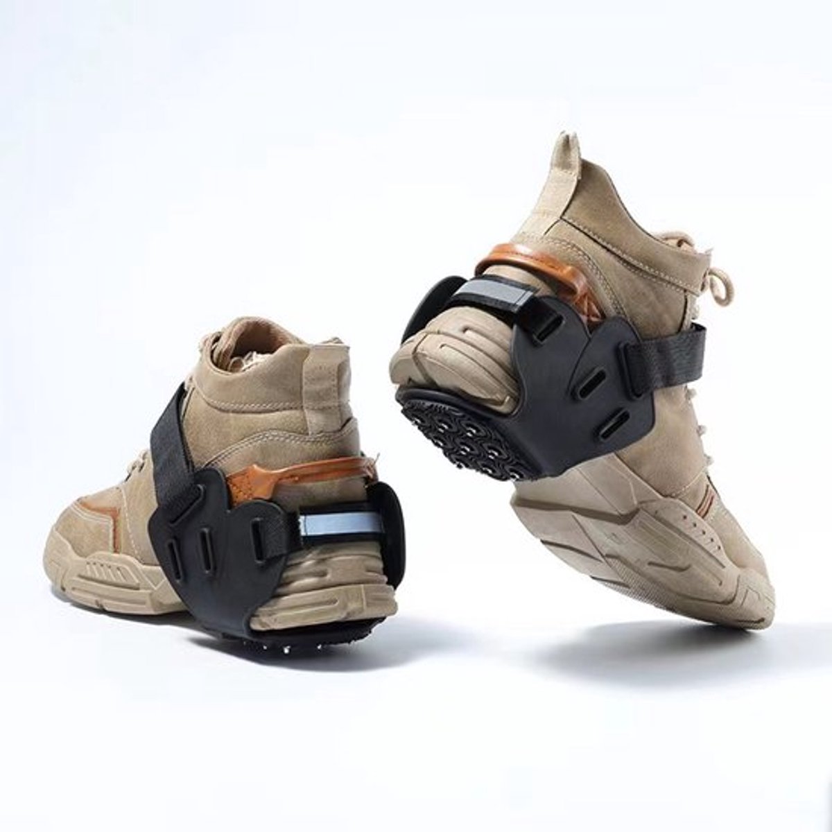 Reflecterende antislipstijgijzers met 9 noppen en klittenbandsluiting voor wintersporten, bergbeklimmen, rotsklimmen en als professionele antislipschoenhoezen.