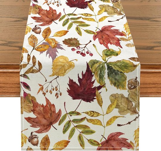 Tafelloper met aquarelprint van herfstbladeren in rood, oranje, geel en groen.