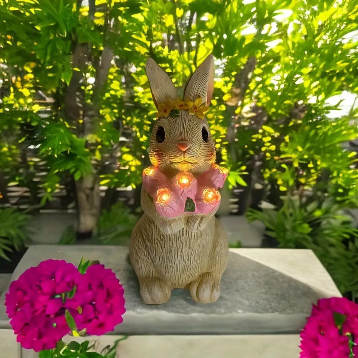 Casalora Tuinbeelden voor buiten - Tuinverlichting - Grappige Konijn Tulp Tuinbeeldjes Decoratie met LED Solar Fairy Lights voor Buiten - Cadeaus voor Mannen / Vrouwen – Tuin, Hek & Boom Decoratie - Solar lamp buiten