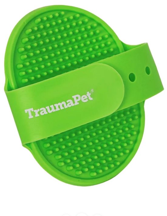 Groene TraumaPet massageborstel van siliconen met band en nopjes.