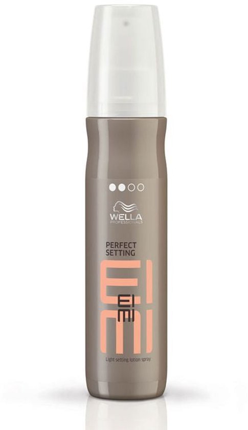 Wella Professionals EIMI Perfect Setting haarlotion spray in een grijze spuitfles.