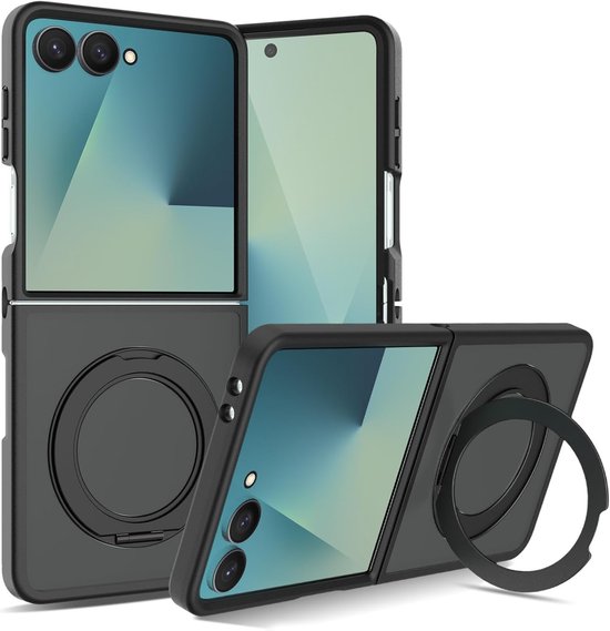 Coques noires pour Samsung Galaxy Z Flip, une avec un support à anneau, une sans, sur fond blanc.