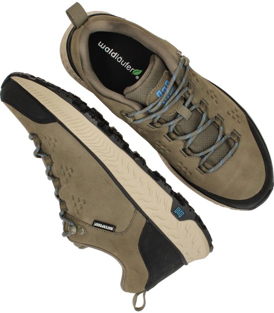 Bovenkant van bruine sneakers met blauwe veters en groene binnenzool met 'waldlaufer' logo.