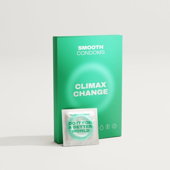 Emballage vert de Smooth Condoms avec "CLIMAX CHANGE" en texte circulaire. Un emballage individuel avec le texte "DO IT FOR A BETTER WORLD".