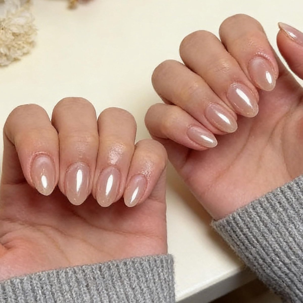 SnelShoppen - 24 Stuks Korte Amandelvormige Kunstnagels, Herbruikbare Chrome-Nagels met Design, Volledige Dekking, Parelmoer Nude - Perfect voor Manic
